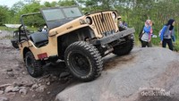 Jeep Willys yang banyak digunakan oleh operator lava tour