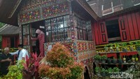 Tampak luar rumah gadang di kawasan cagar budaya
