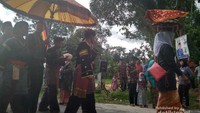 Pawai Adat dalam acara peresmian Cagar Budaya Perkampungan Adat Jorong Padang Ranah dan Tanah Bato --acara juga dihadiri oleh staf presiden