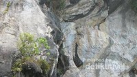 Keunikan Batu Gantung