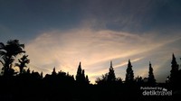 Senja di Danau Dora