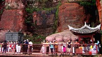 Kemegahan Leshan Giant Buddha selalu menjadi destinasi yang menarik untuk wisatawan (wikipedia.org)