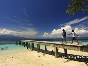 Liang, Satu Lagi Pantai Manise di Ambon