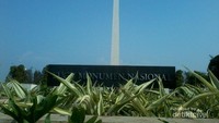 Monas yang menjulang tinggi