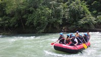Tampak suasana saat rafting