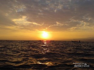 Libur Akhir Pekan ke Bali, Wajib Datangi Pantai Lovina