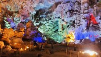 Thien Cung Grotto atau Goa Thien Cung