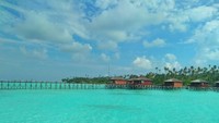 Air hijau tosca yang menyambut kedatangan pengunjung