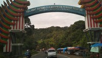 Gerbang menuju Kabupaten Pesisir Selatan lokasi kawasan wisata Puncak Mandeh.