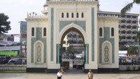 Gerbang Utama Masjid Raya