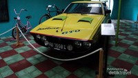 Mobil dan dua buah sepeda kesayangan Affandi
