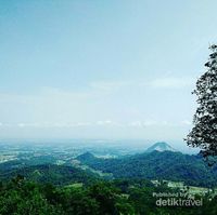 Puncak Sempur: Mendaki Bukit untuk Menikmati Pemandangan Alam Karawang dari Ketinggian