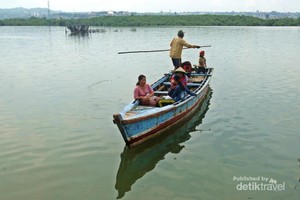 Liburan Anti Pasaran ke Pulau Pasaran, Lampung