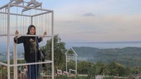 Sangkar di puncak Tebing Breksi, spot selfie favorit Ibu