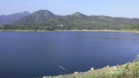Perbukitan di sekitar Waduk