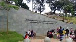 Liburan di Bantaran Sungai Ala Bandung