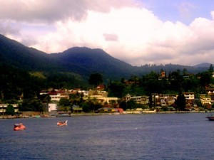Liburan di Danau Toba, Asyiknya Naik Kapal
