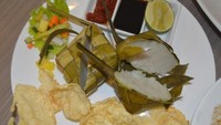 Ketupat coto makassar