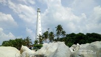 Pulau lengkuas dan mercusuar tua
