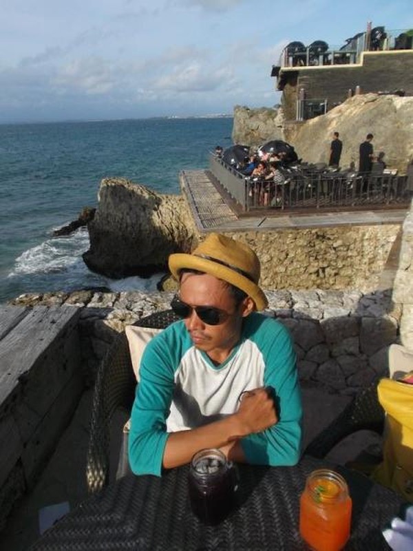 Liburan Ke Bali Santai Dulu Di Rock Bar