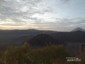 Liburan ke Bromo, dari Sunrise Sampai Pasir Berbisik