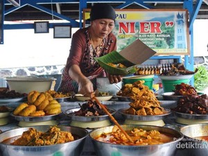 Liburan ke Bukittinggi, Nasi Kapau yang Lezat Sudah Menanti