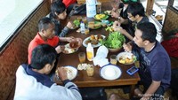 Habis mencoba beberapa fasilitas langsung lapar