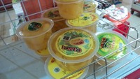 Carica yang telah diolah dan dikemas untuk oleh-oleh