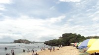 Pantai Sundak, cantik bukan?