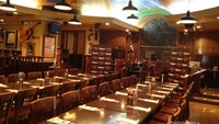 Suasana di Hardrock saat makan siang