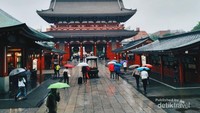 Megahnya pintu Kuil Sensoji