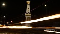Malam di Tugu Jogja