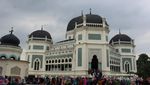 Liburan ke Medan, Sekalian Mampir ke Masjid Raya