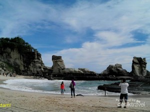 Liburan ke Pacitan, Mainnya ke Pantai Klayar