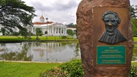 Istana Presiden di Bogor serta Monumen pendiri Kebun Raya Bogor yang sudah berdiri sejak tahun 1817