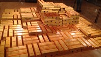 Emas yang di pamerkan di ruang museum