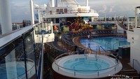 pemadangan dari Dek 16 Kapal Pesiar Ovation of The Seas