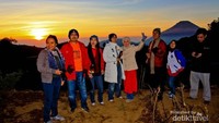 Nikmatnya mengagumi Dieng bersama teman