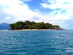 Liburan Sambil Menanam Terumbu Karang di Pulau Sebesi