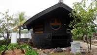 Cottage tipe Unique, biasa digunakan oleh pasangan yang tengah berbulan madu. Bagi mereka yang melangsungkan pernikahan di resort ini, akan langsung mendapatkan gratis menginap di cottage ini loh