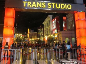Liburan Seru ke Trans Studio Bandung, Coba Naik Vertigo!