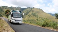 Bus Travel Mengintari Lingkar Pusuk Buhit dalam Tour Wisata