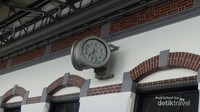 Jam dinding stasiun zaman old
