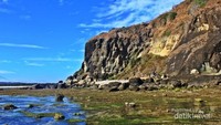 bukit di sekitar Pantai Batu Payung