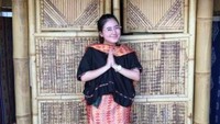 Saya dan baju adat suku Sasak.