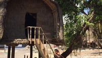 Rumah adat suku Sasak.