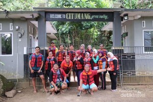 Lompat 7 Meter dan Body Rafting di Pangandaran