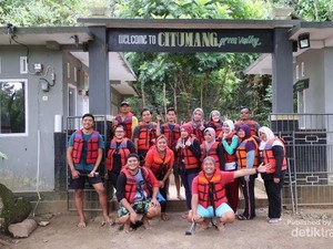Lompat 7 Meter dan Body Rafting di Pangandaran