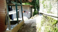 Perjalanan menyusuri gang rumah warga