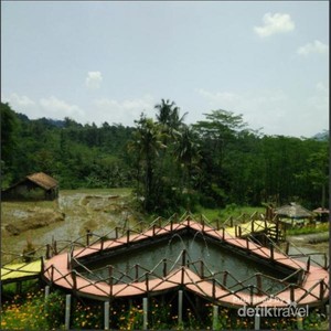 Long Weekend Asyik di Gunung Kirampog